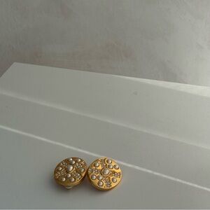 Elegant Gold and Pearl Clip On  Vintage Earrings